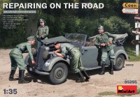 Ремонт в дороге (автомобиль + фигуры) Вторая мировая война пластиковая сборная модель