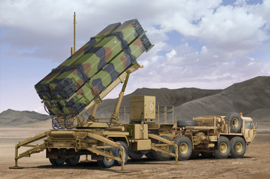 Ракетная установка  ЗРК "Пэтриот" (MIM-104F) с ЗУР PAC-3 и тягачом М983 HEMTT  сборная модель