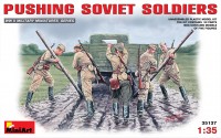 Толкающие советские солдаты Набор фигур